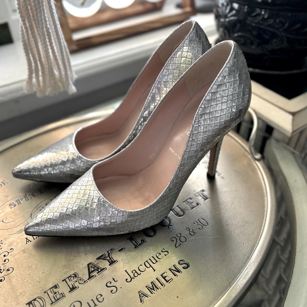 Beautiful silver snakeskin Kate Spade pumps, made in Italy, perfect condition.